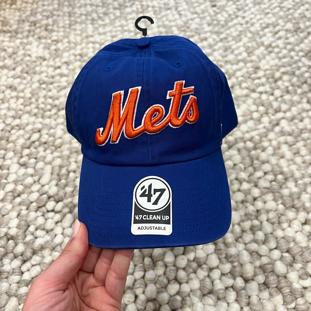NWT!!!!!!
Brand new Mets baseball cap. Tags on, never worn or tried on before.